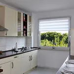 Apartment Deluxe! Hbf-naehe Mit Kingsize-bett, 65 M2