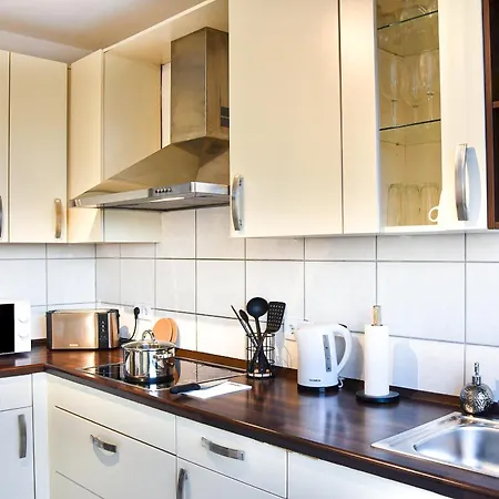 Deluxe! Hbf-naehe Mit Kingsize-bett, 65 M2 アパート